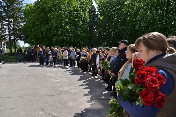 меморіальна дошка та мурал на честь Данила Погорілова